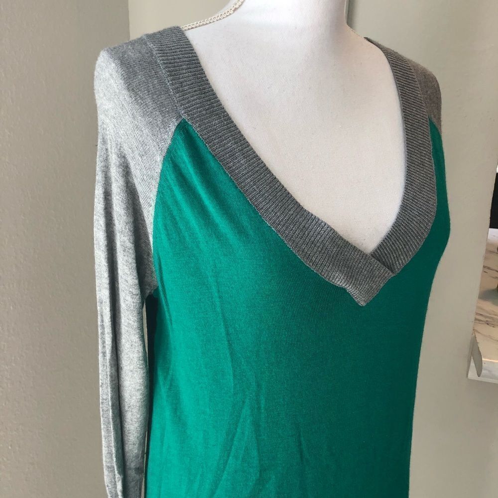 Sogi Colorblock Sweater - Picture 2 of 5